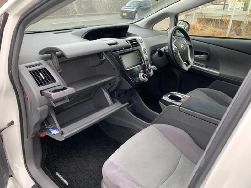 PRIUS ALPHA