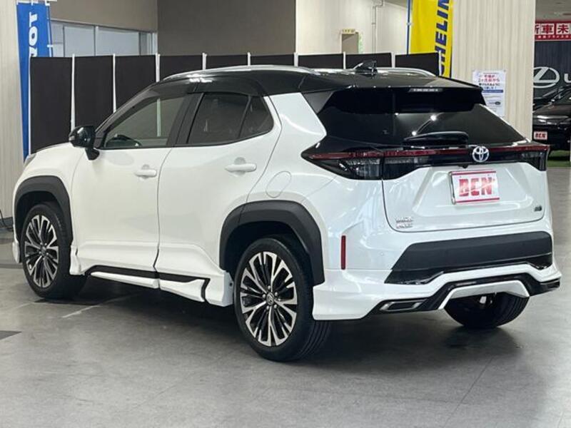 YARIS CROSS