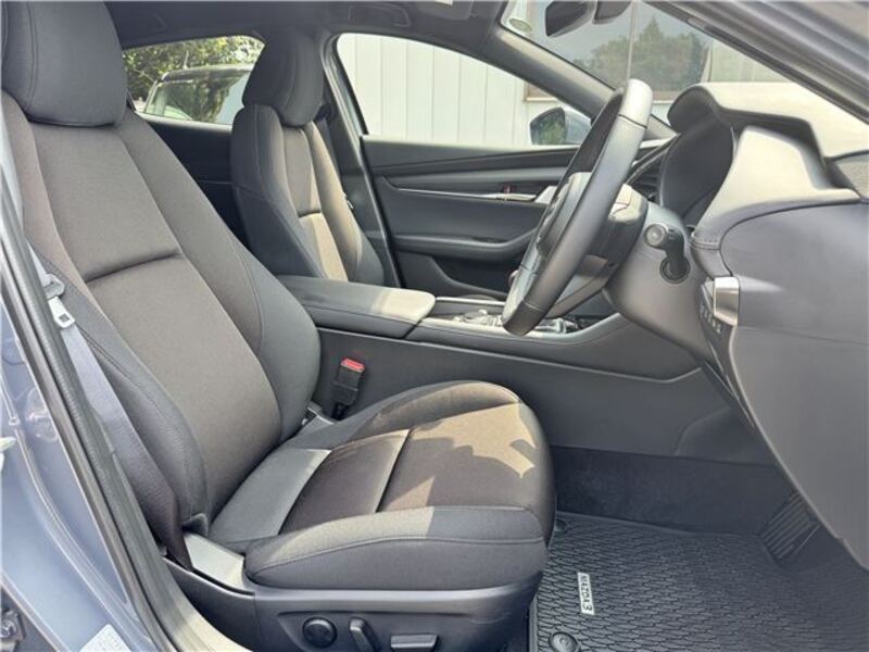 MAZDA3
