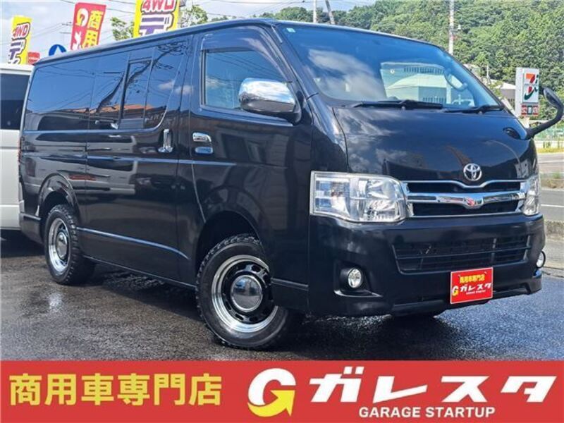 TOYOTA HIACE VAN