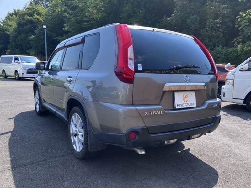 X-TRAIL