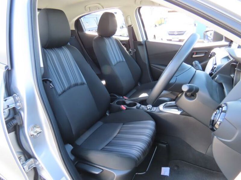 MAZDA2