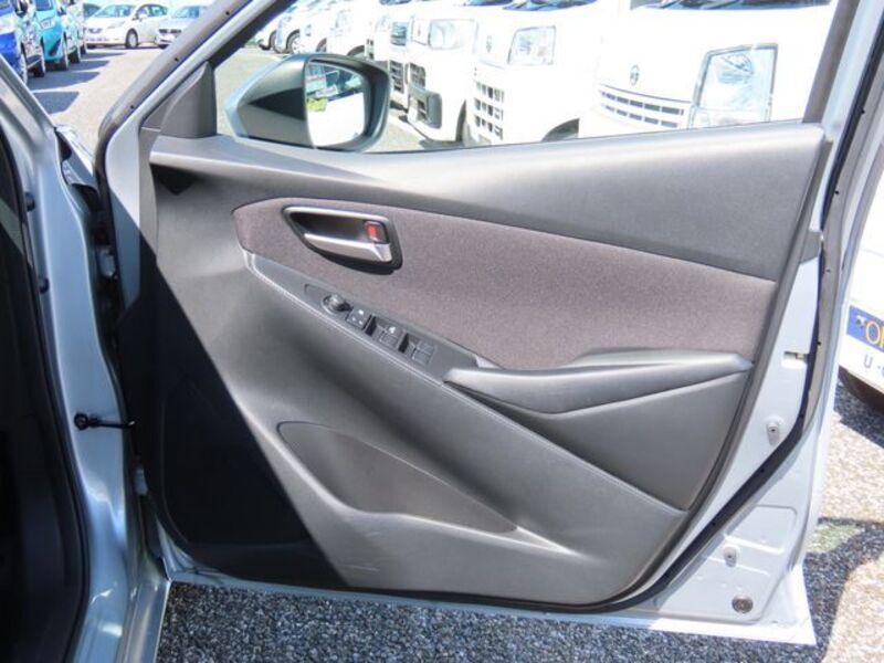 MAZDA2