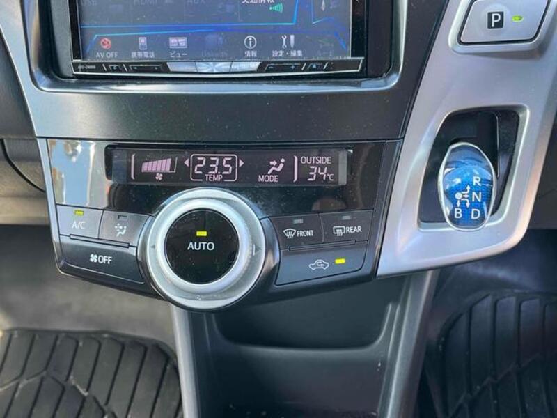 PRIUS ALPHA