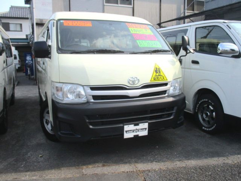 TOYOTA HIACE
