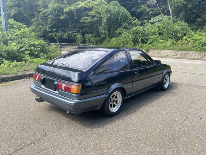 COROLLA LEVIN
