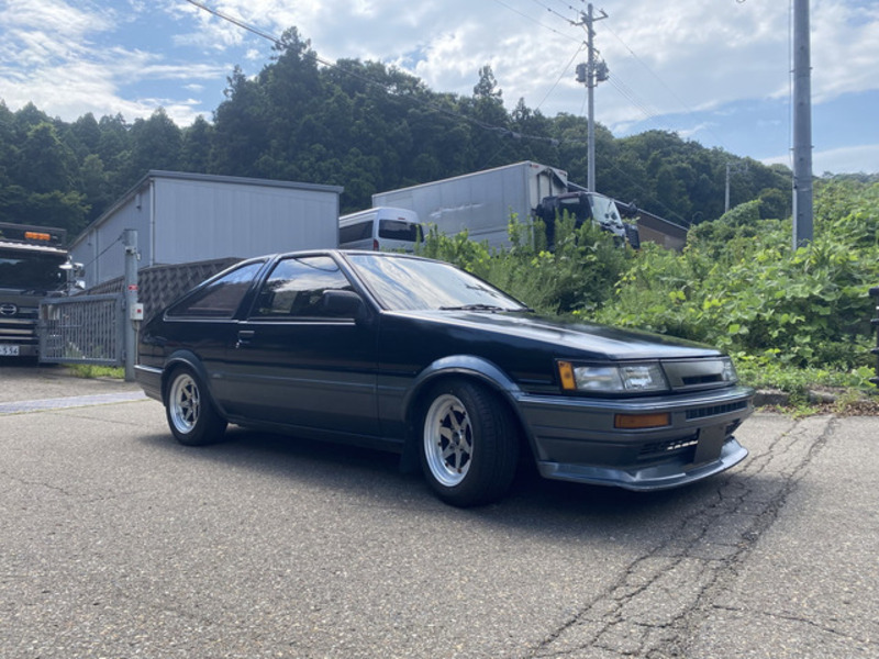 COROLLA LEVIN