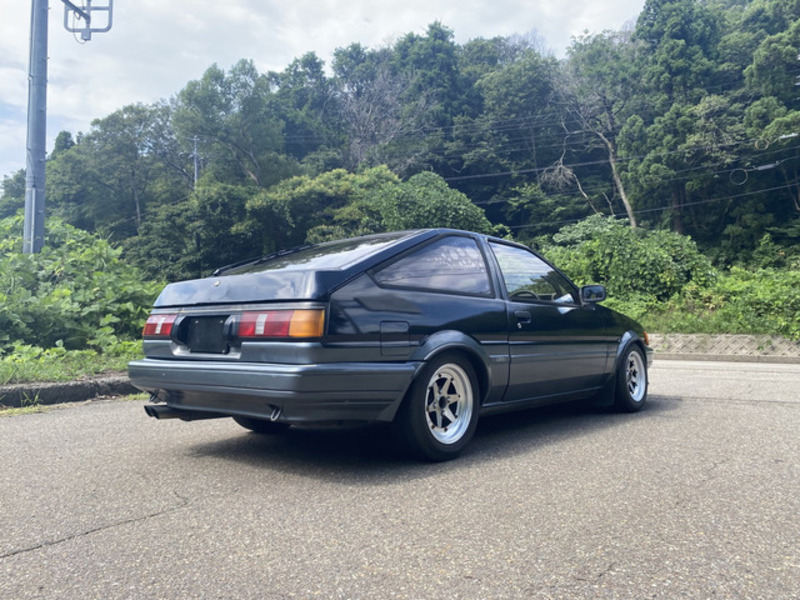COROLLA LEVIN