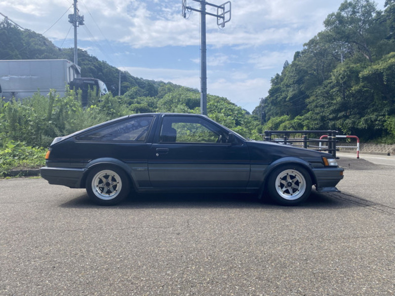 COROLLA LEVIN