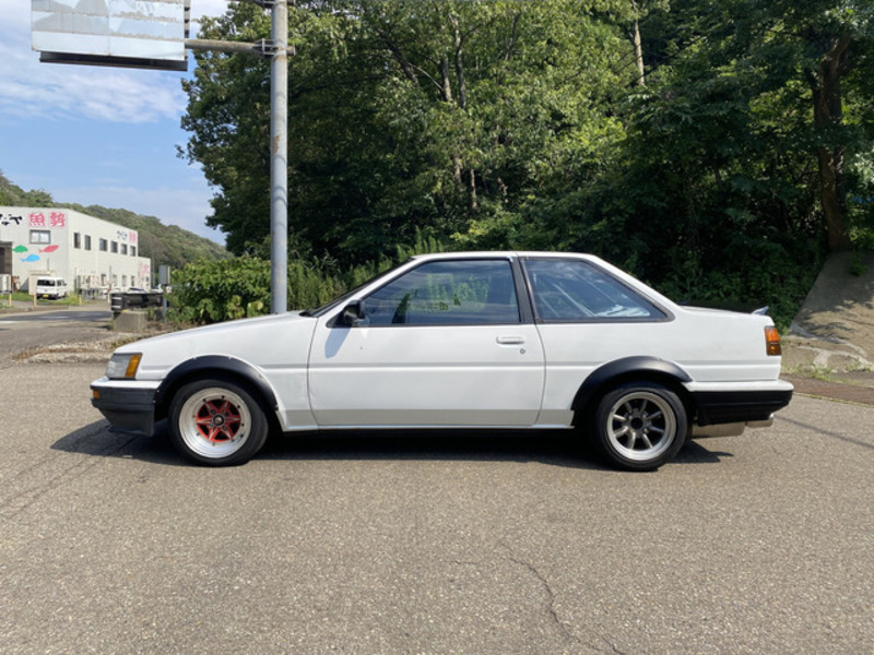 COROLLA LEVIN