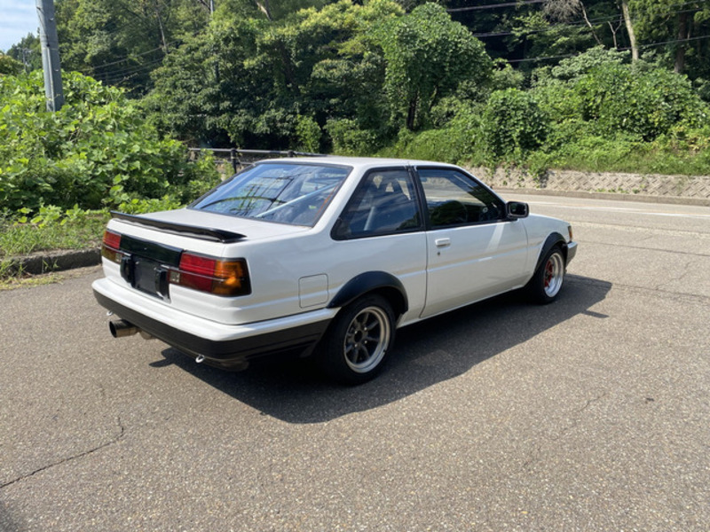 COROLLA LEVIN