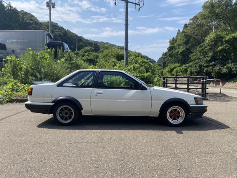 COROLLA LEVIN