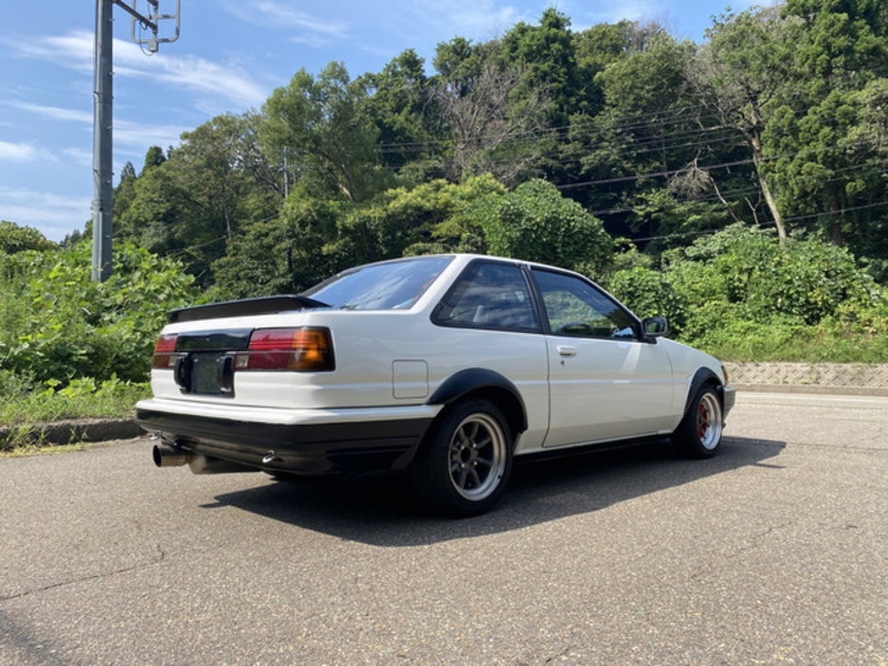 COROLLA LEVIN