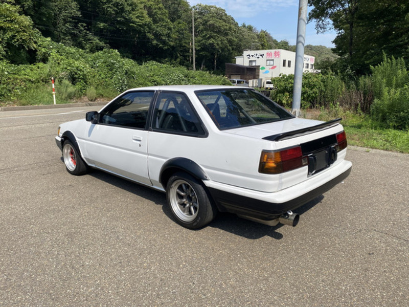 COROLLA LEVIN