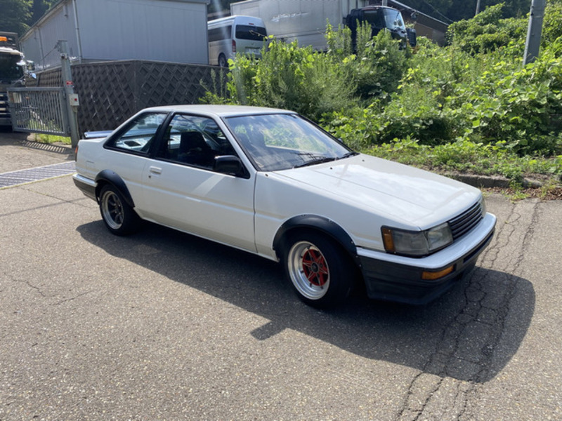 COROLLA LEVIN