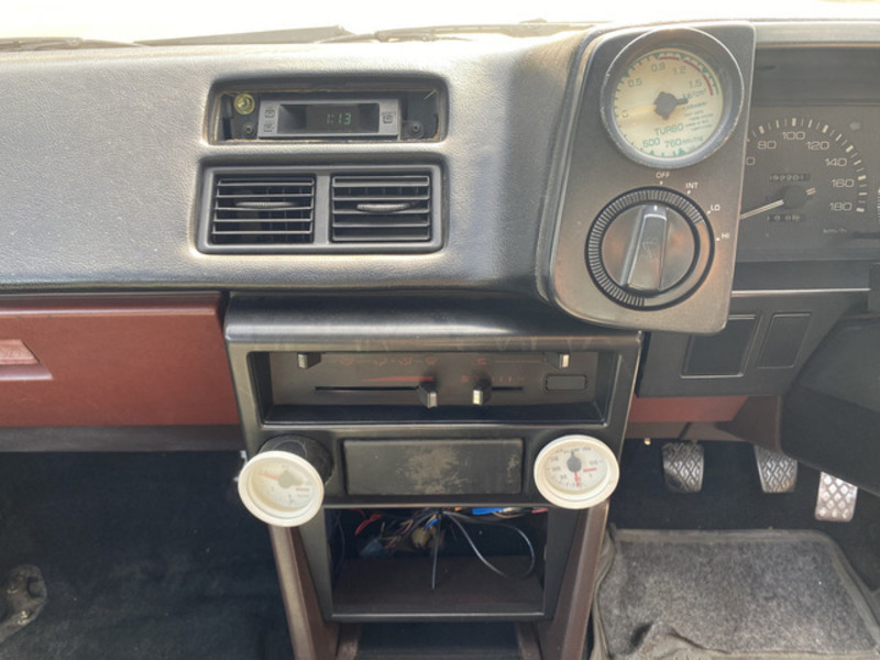 COROLLA LEVIN