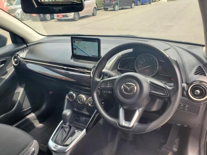 MAZDA2