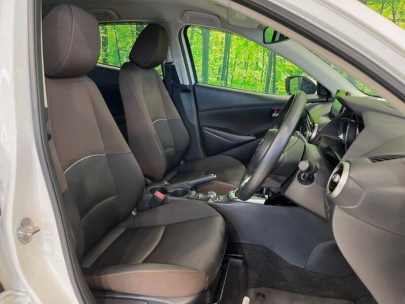 MAZDA2
