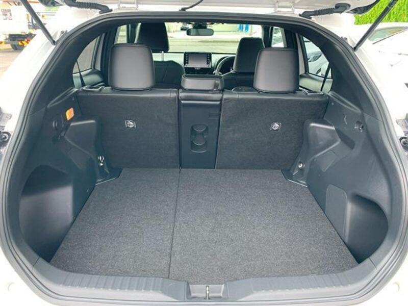 YARIS CROSS