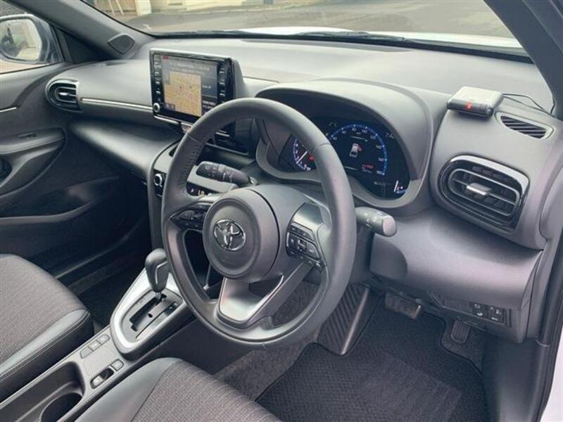 YARIS CROSS