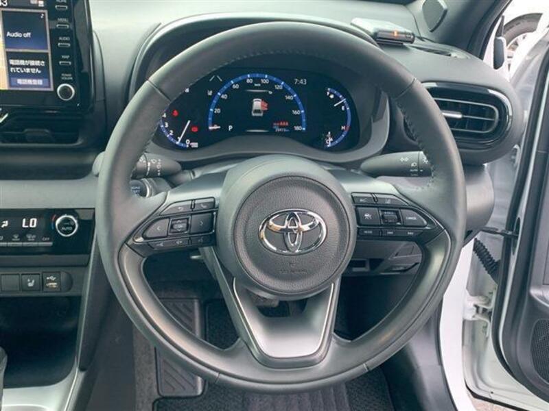 YARIS CROSS