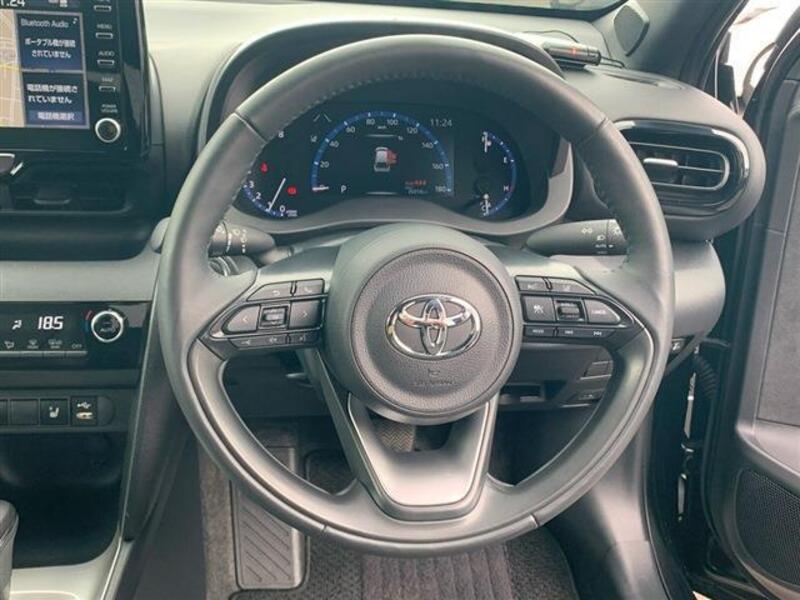 YARIS CROSS