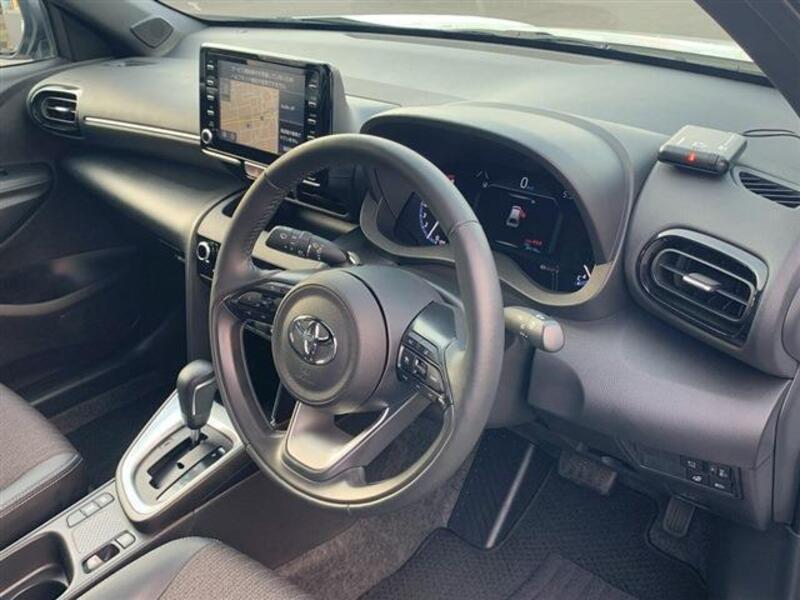 YARIS CROSS