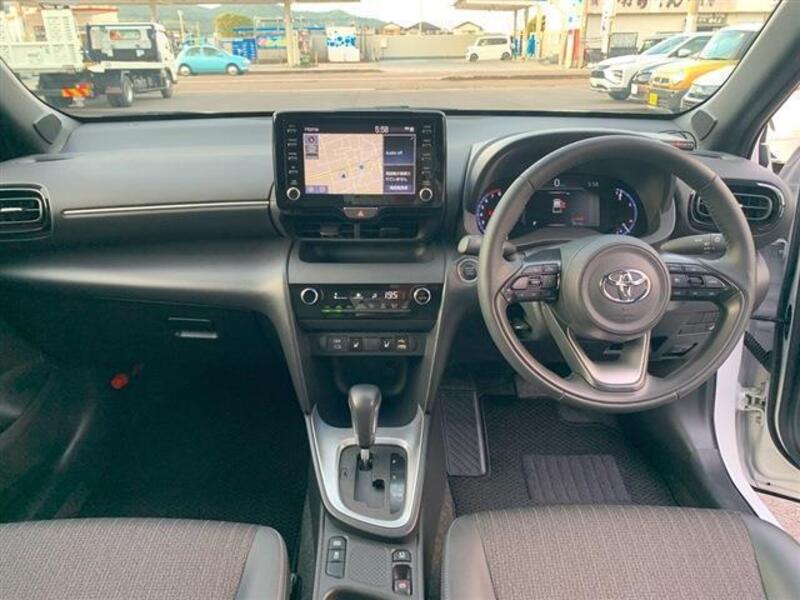 YARIS CROSS