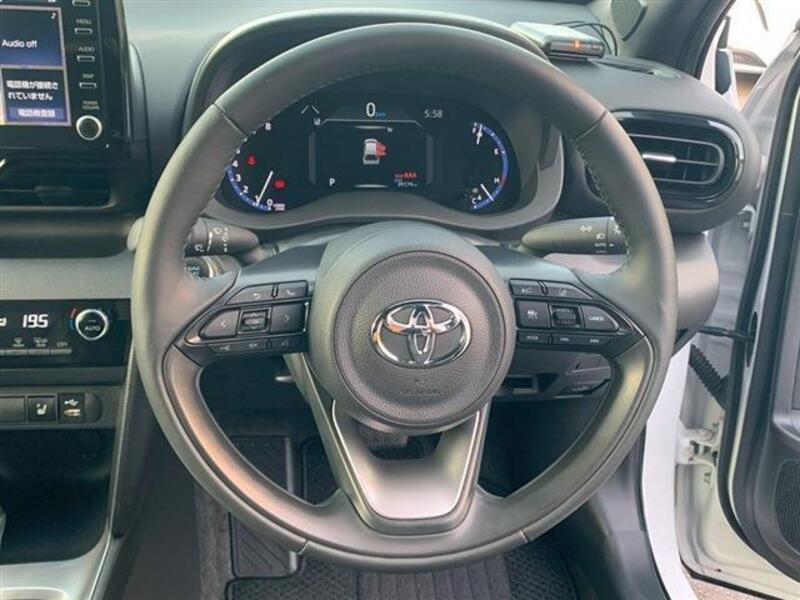 YARIS CROSS