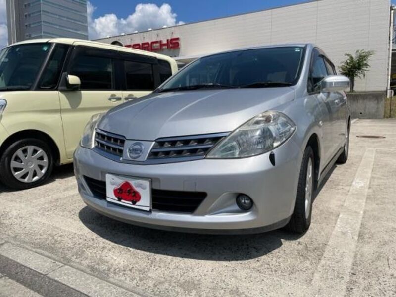 NISSAN TIIDA
