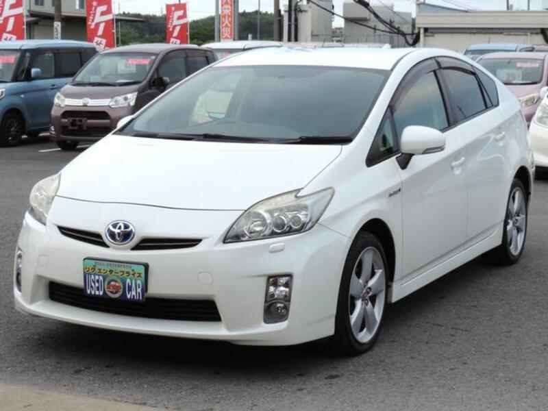 TOYOTA PRIUS