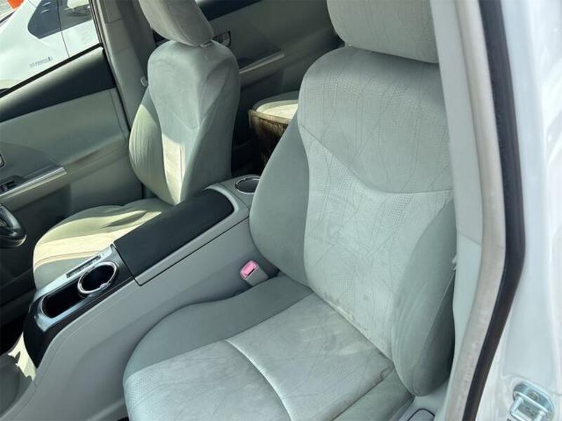 PRIUS ALPHA
