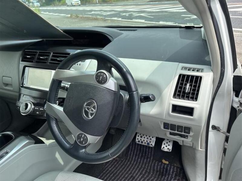 PRIUS ALPHA