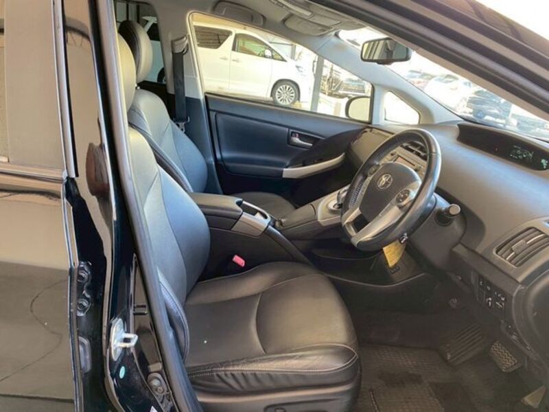 PRIUS PHV