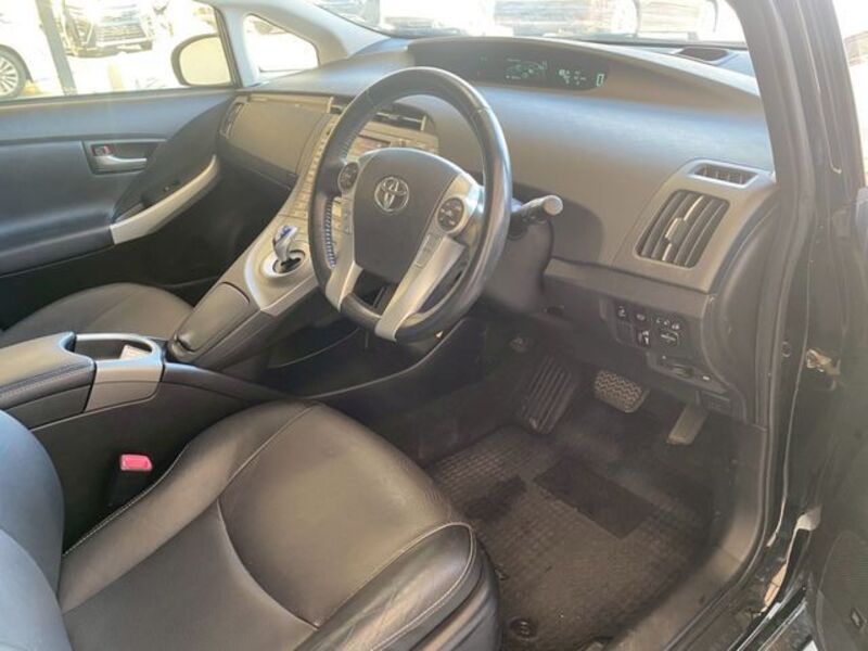 PRIUS PHV