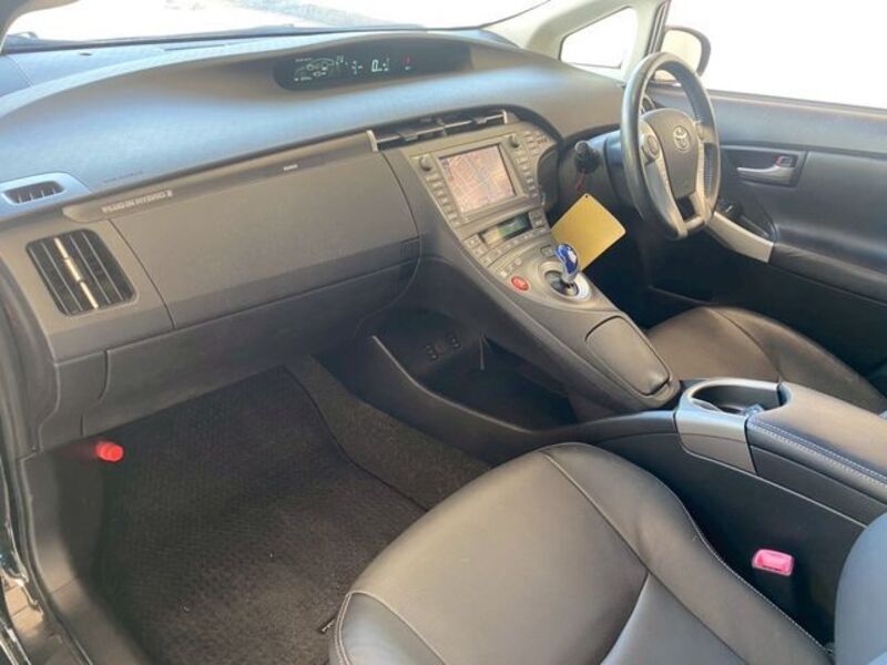PRIUS PHV