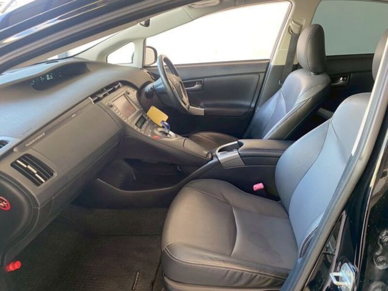 PRIUS PHV