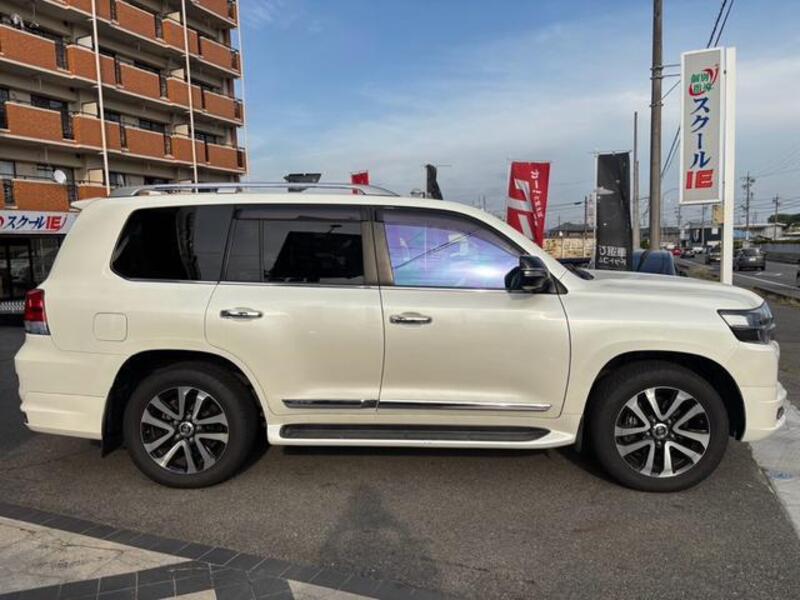 LAND CRUISER