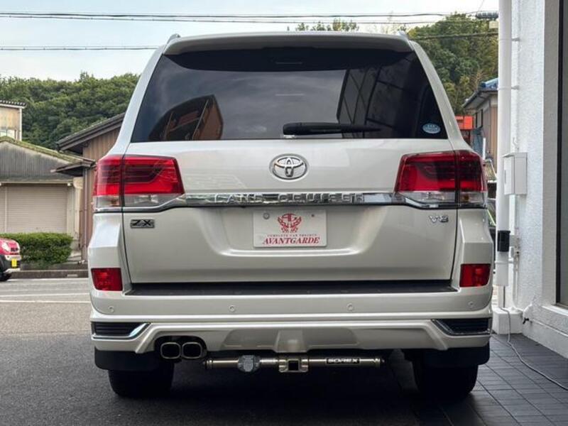 LAND CRUISER