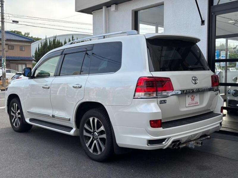 LAND CRUISER