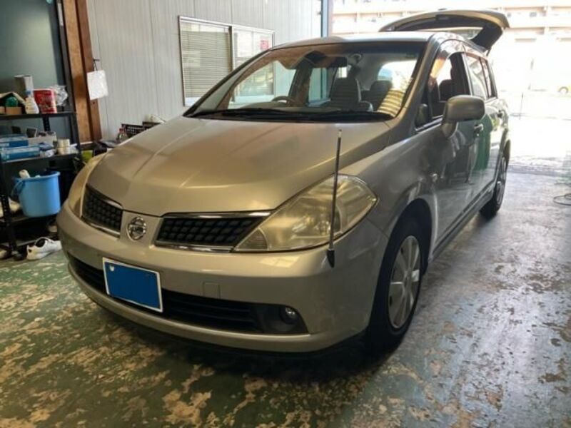 NISSAN TIIDA