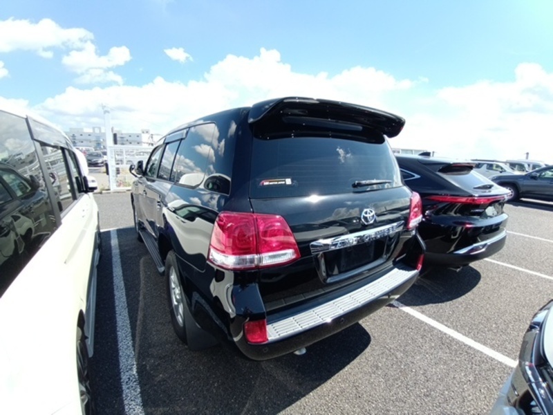 LAND CRUISER