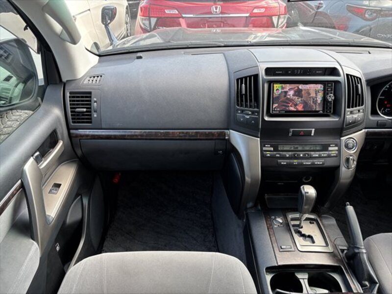 LAND CRUISER