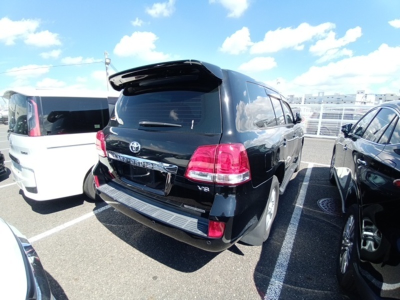 LAND CRUISER