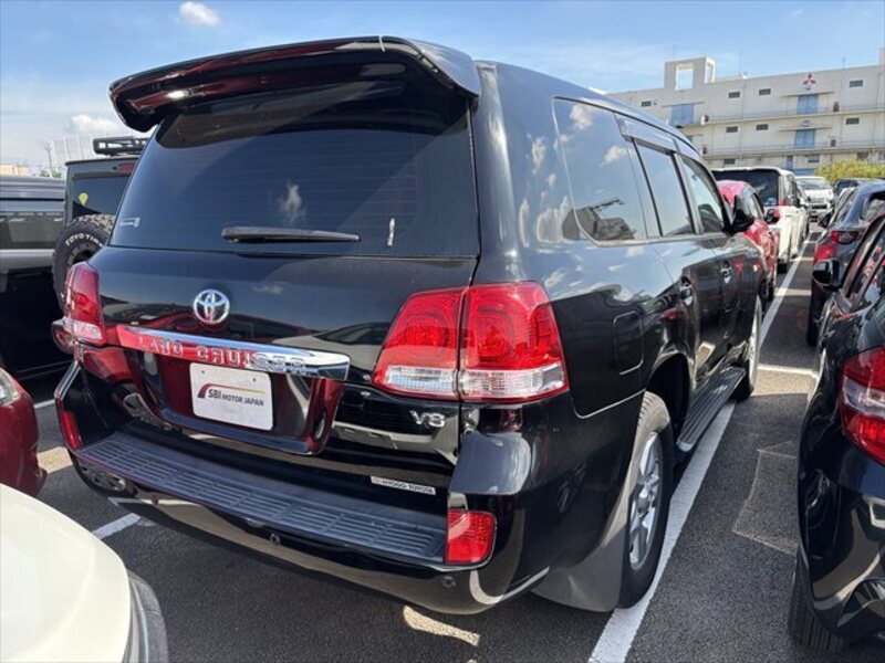 LAND CRUISER