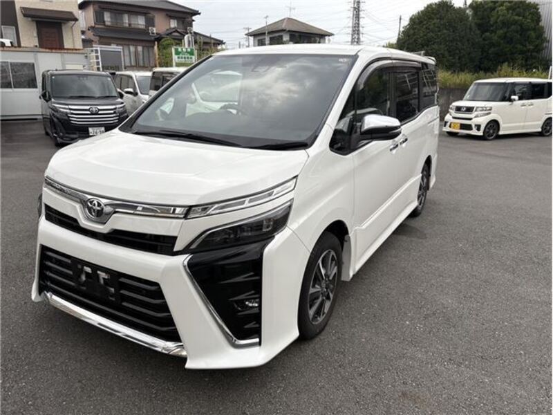 TOYOTA VOXY