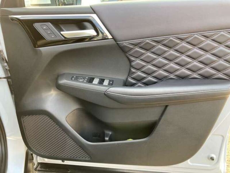 OUTLANDER