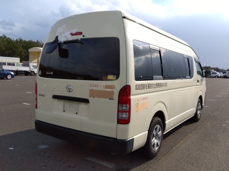 HIACE COMMUTER