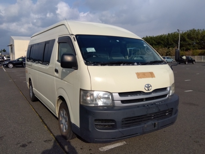 HIACE COMMUTER