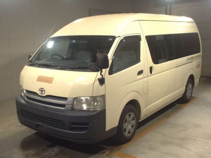 HIACE COMMUTER